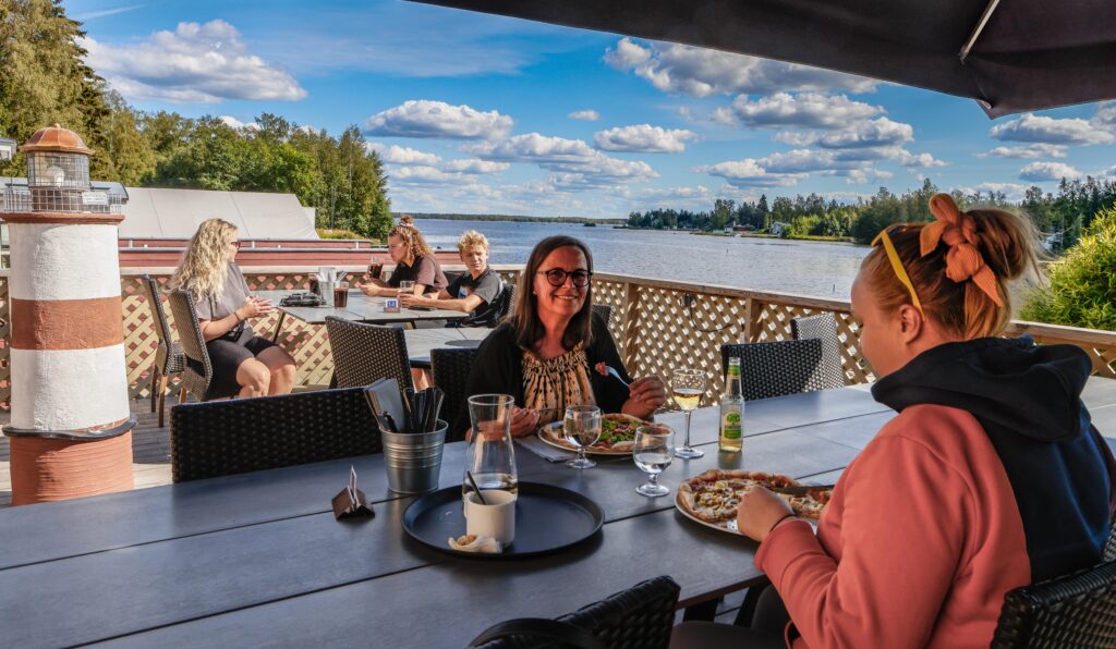 Lakeside panorama at Strandis Smokehouse Village