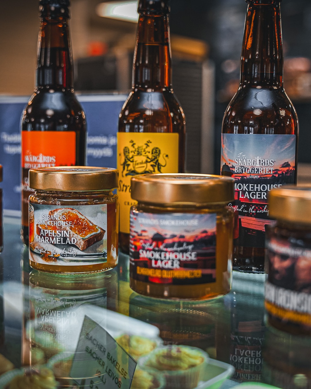 Skärgårdsbryggeriet bottles and Strandis products